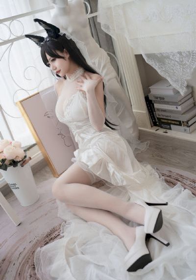 大胸美女被c_4K免费电视剧